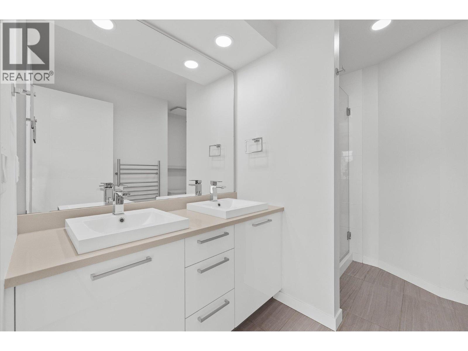 1515 Highland Drive N Unit# 37