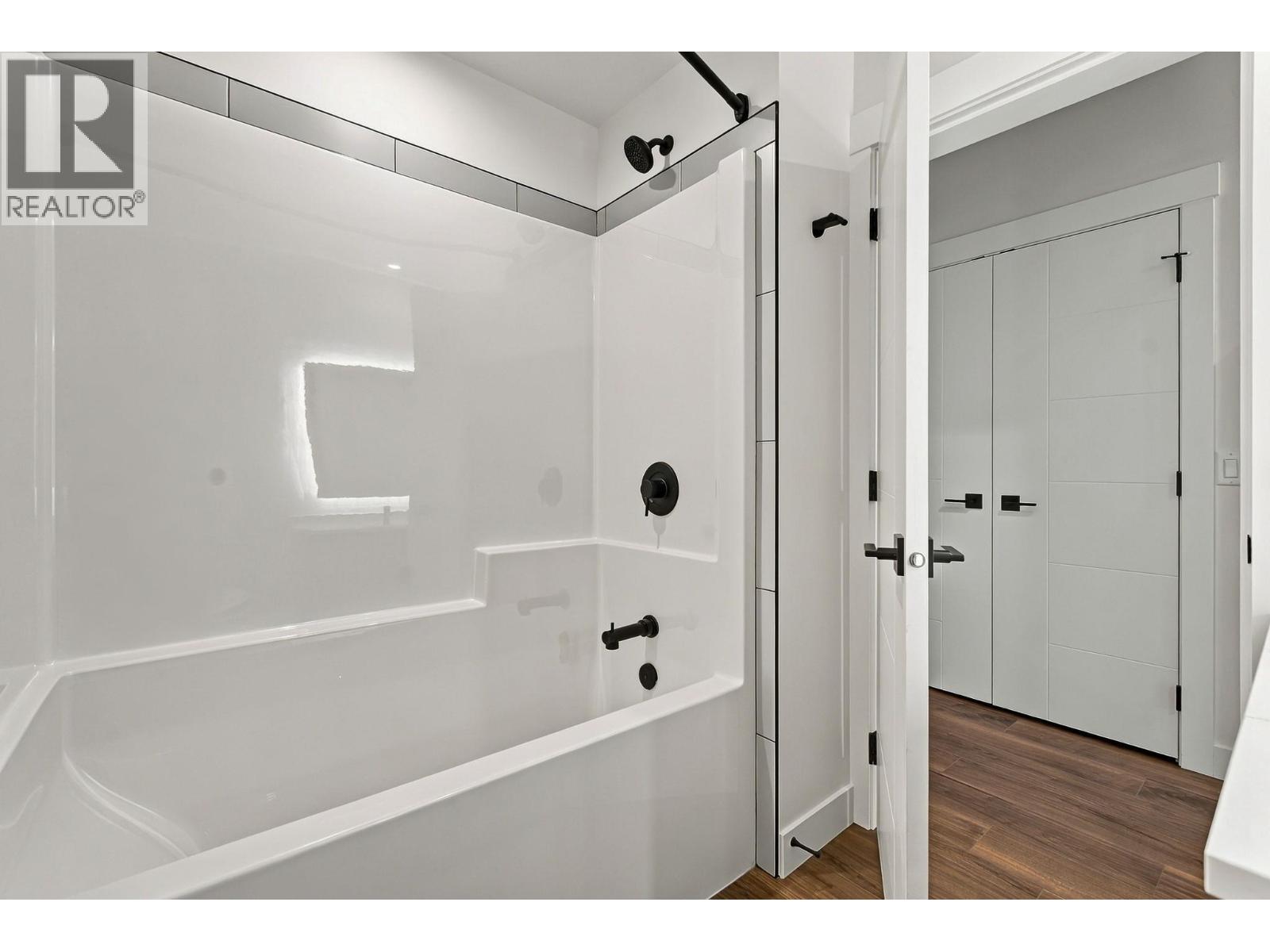 1280 Sutherland Avenue Unit# 515