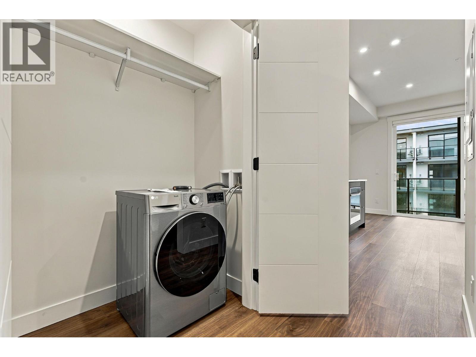 1280 Sutherland Avenue Unit# 515