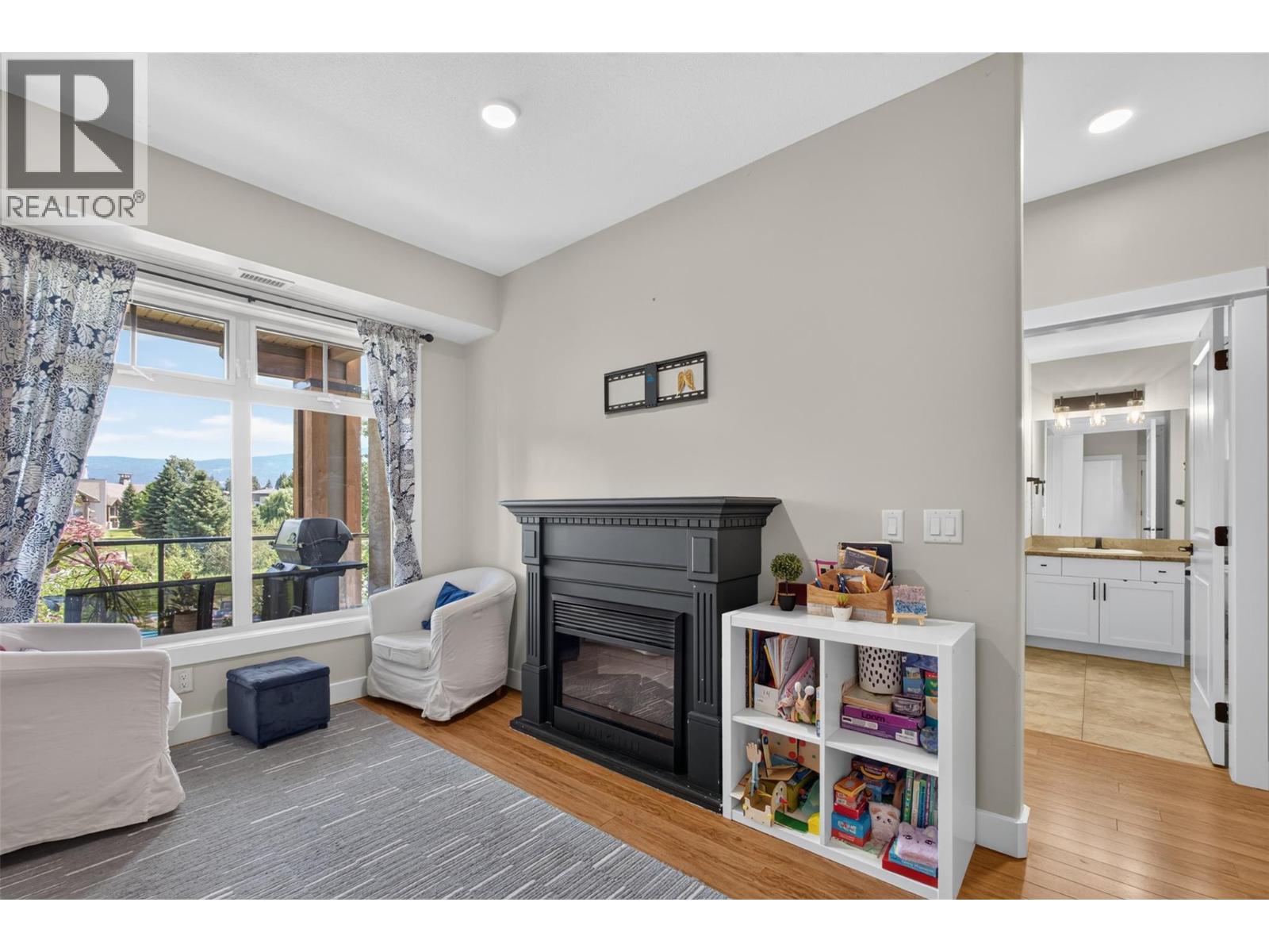 2551 Shoreline Drive Unit# 208