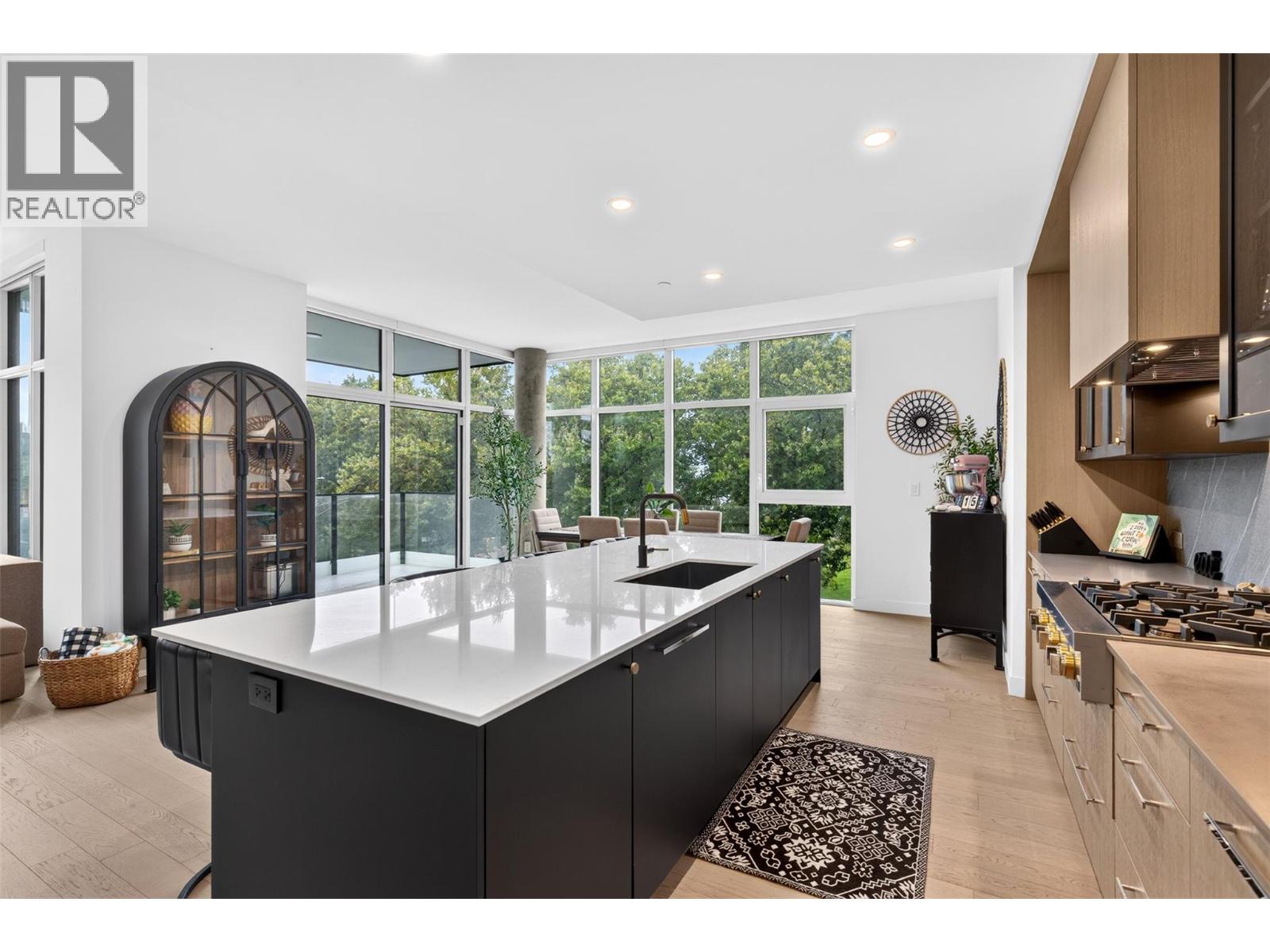 3389 Lakeshore Road Unit# 315