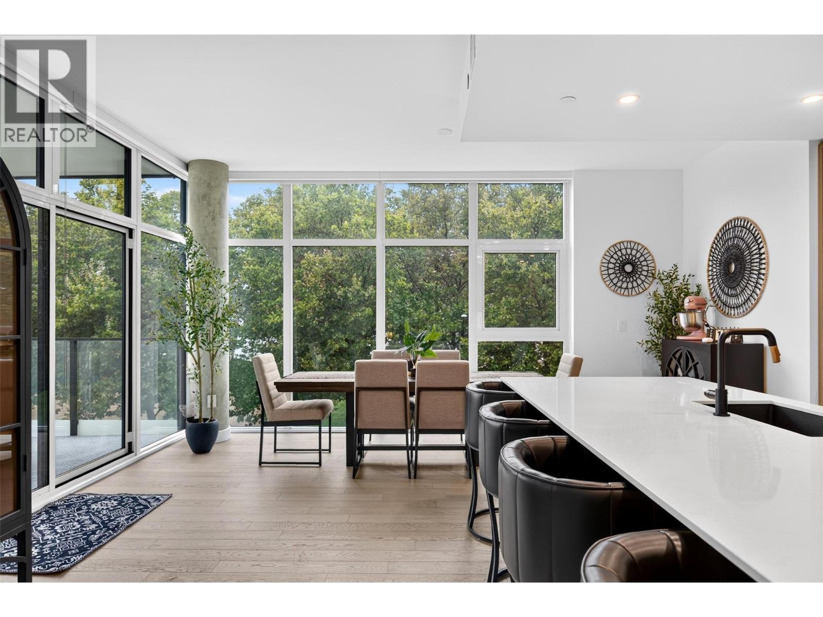3389 Lakeshore Road Unit# 315