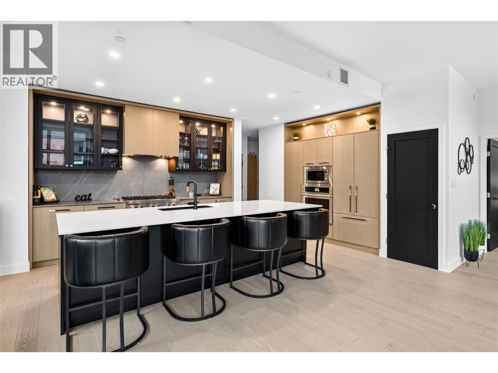 3389 Lakeshore Road Unit# 315