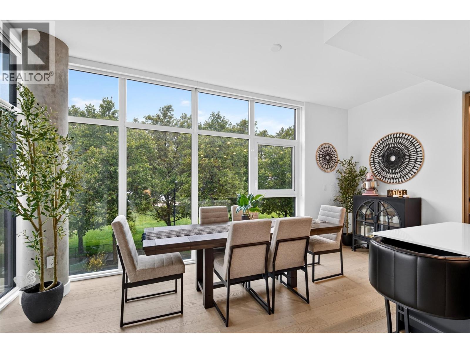 3389 Lakeshore Road Unit# 315