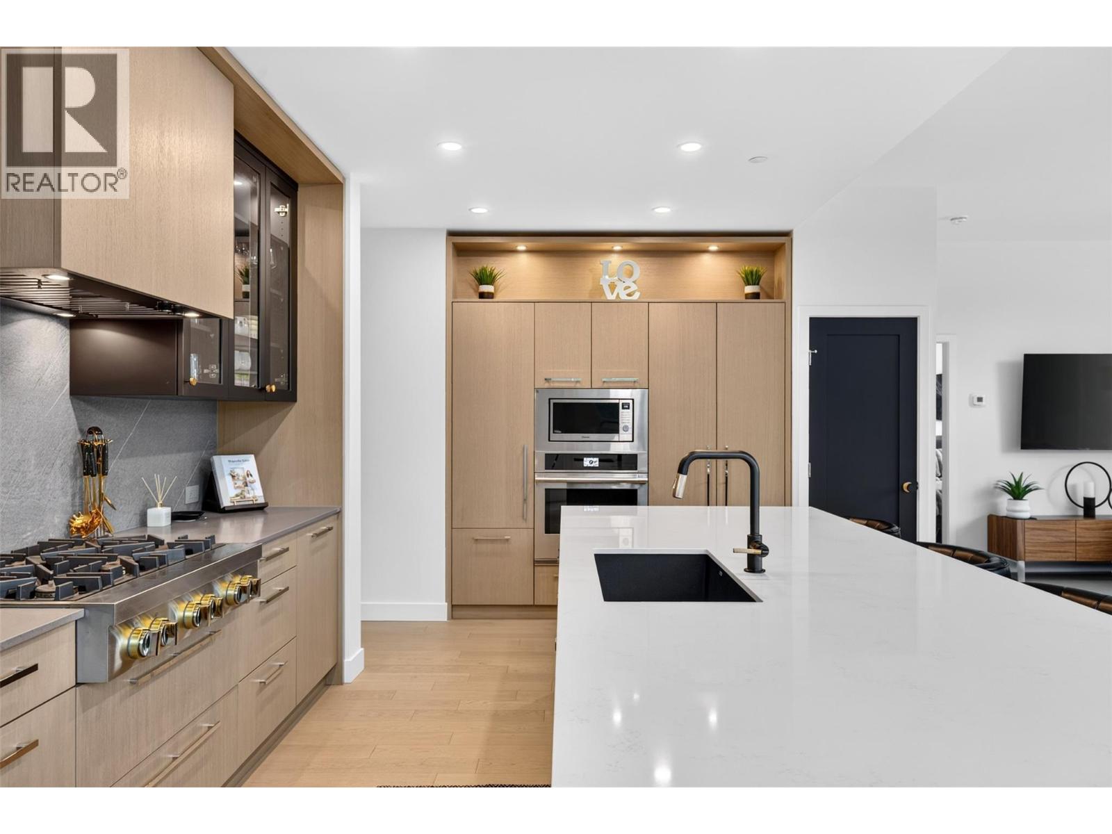 3389 Lakeshore Road Unit# 315