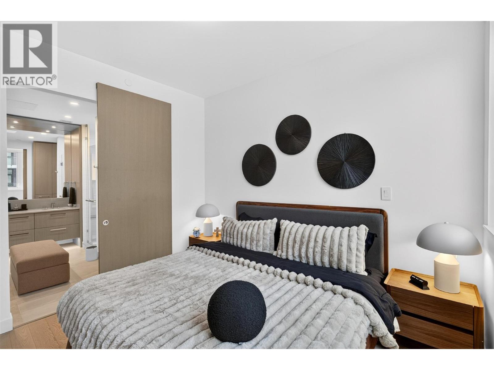 3389 Lakeshore Road Unit# 315