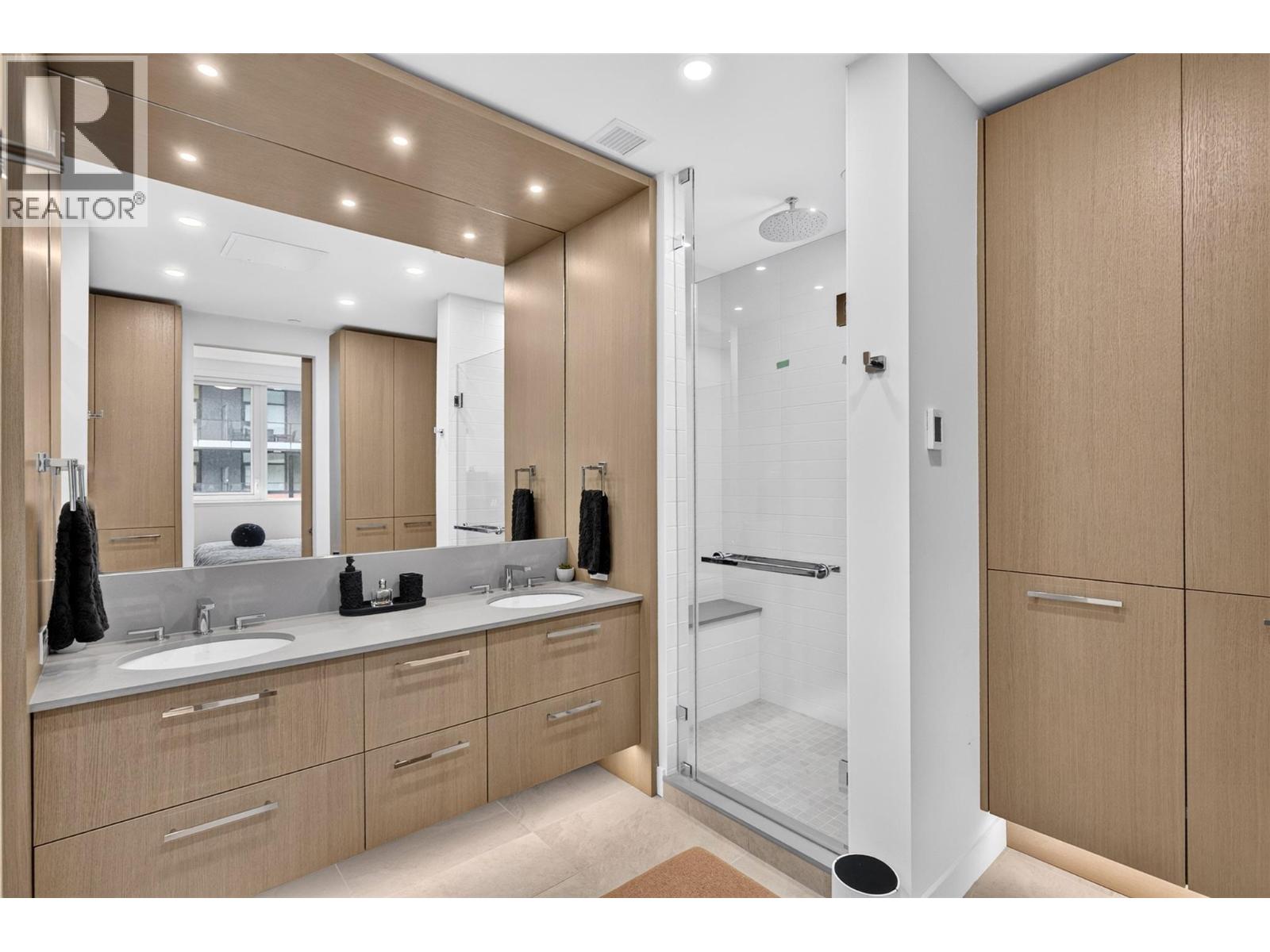 3389 Lakeshore Road Unit# 315