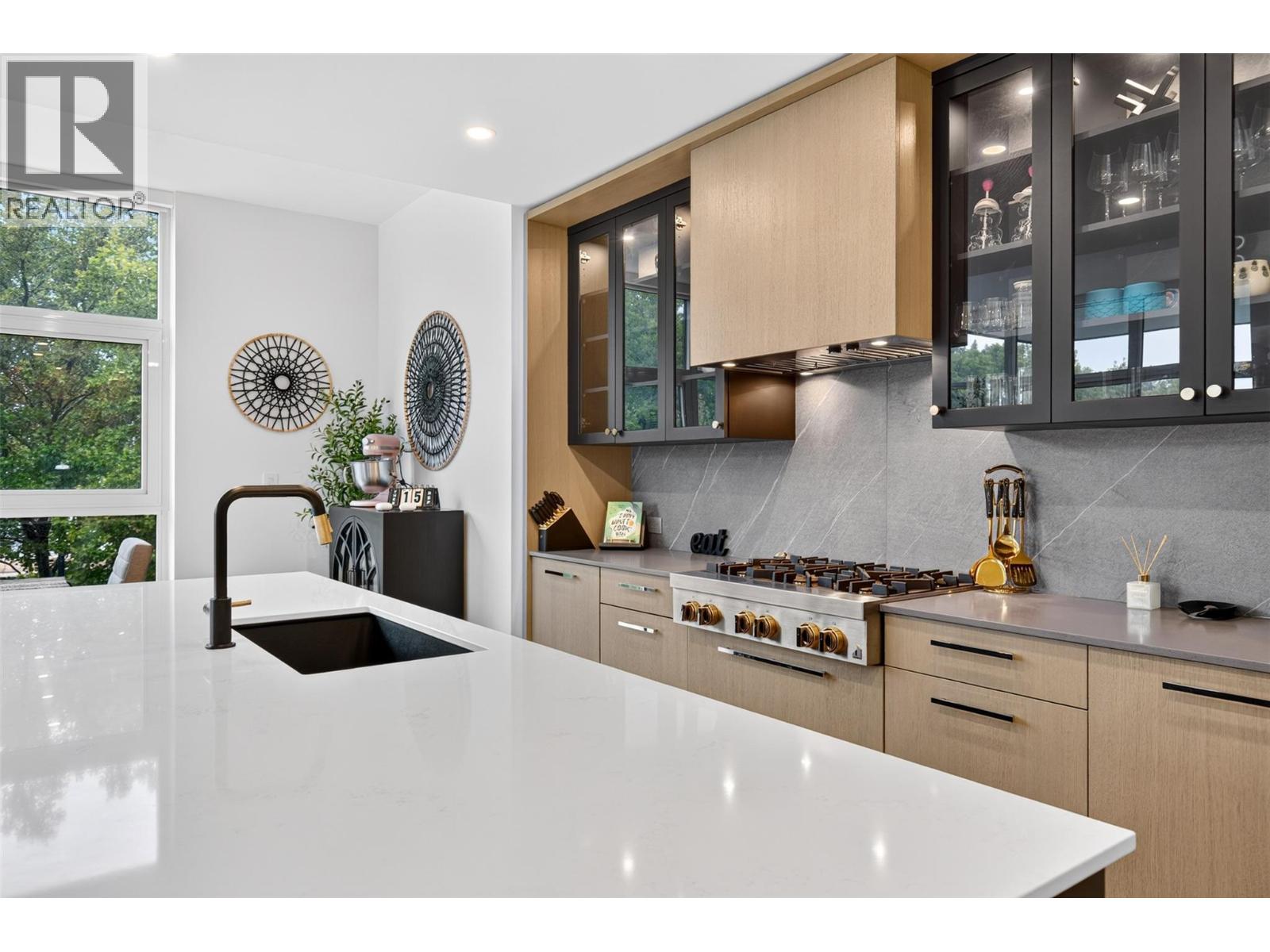 3389 Lakeshore Road Unit# 315