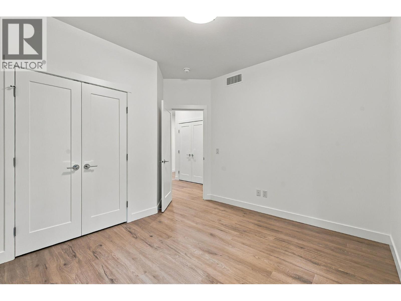 487 Clifton Road N