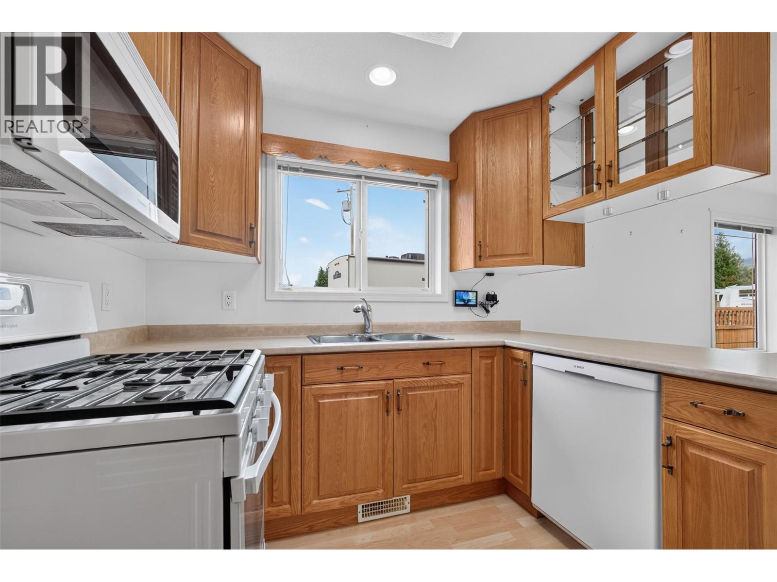 415 Commonwealth Road Unit# 220