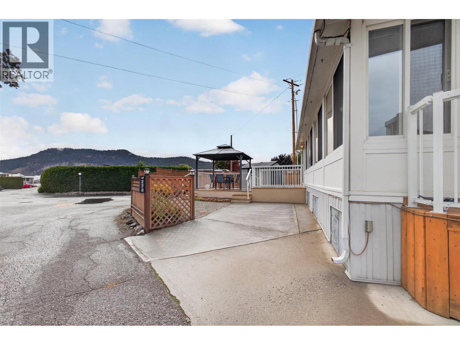 415 Commonwealth Road Unit# 220