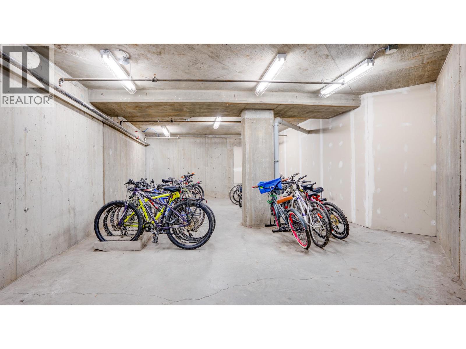 3735 Casorso Road Unit# 105
