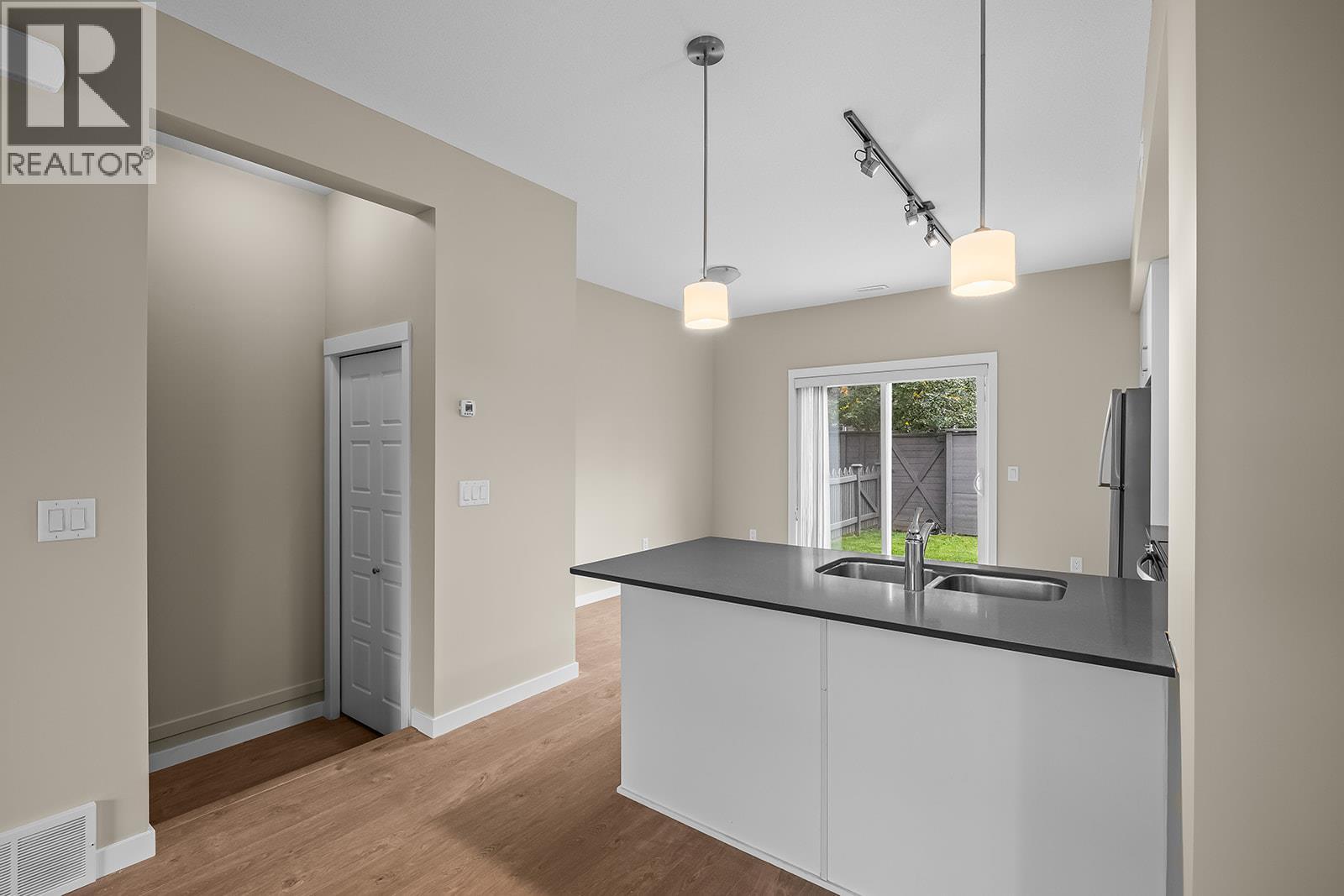 680 Old Meadows Road Unit# 17