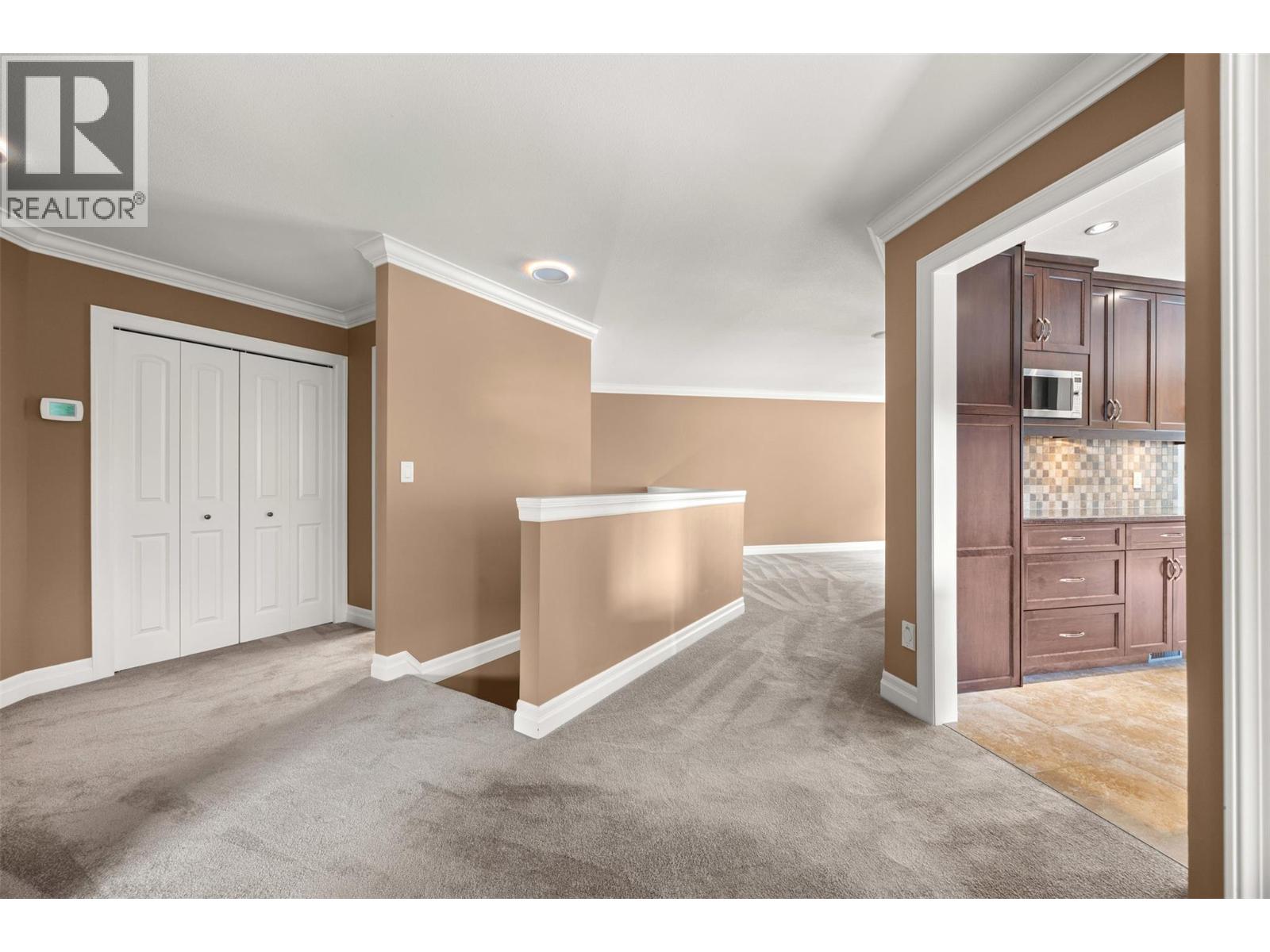 1886 Parkview Crescent Unit# 9