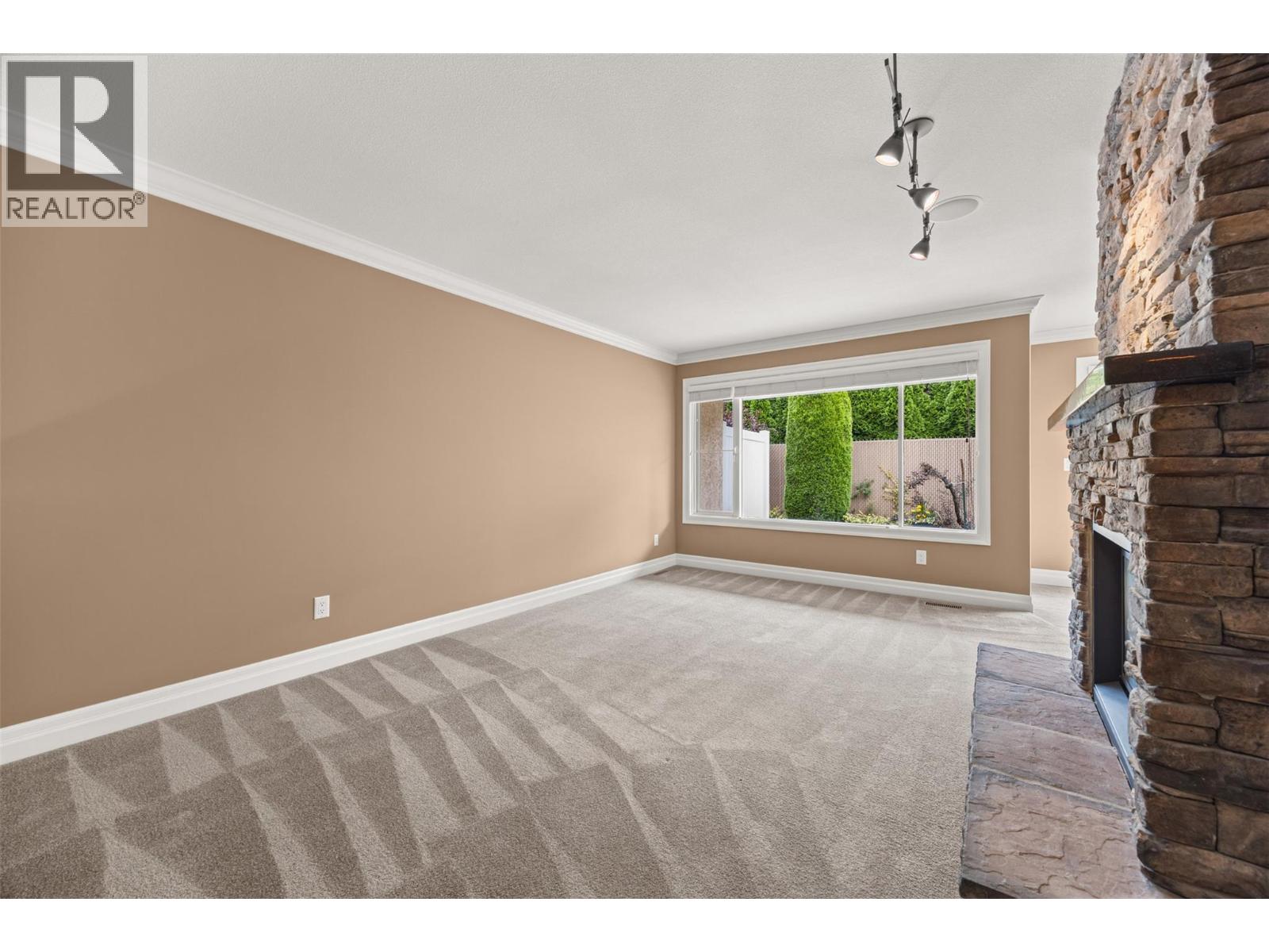 1886 Parkview Crescent Unit# 9