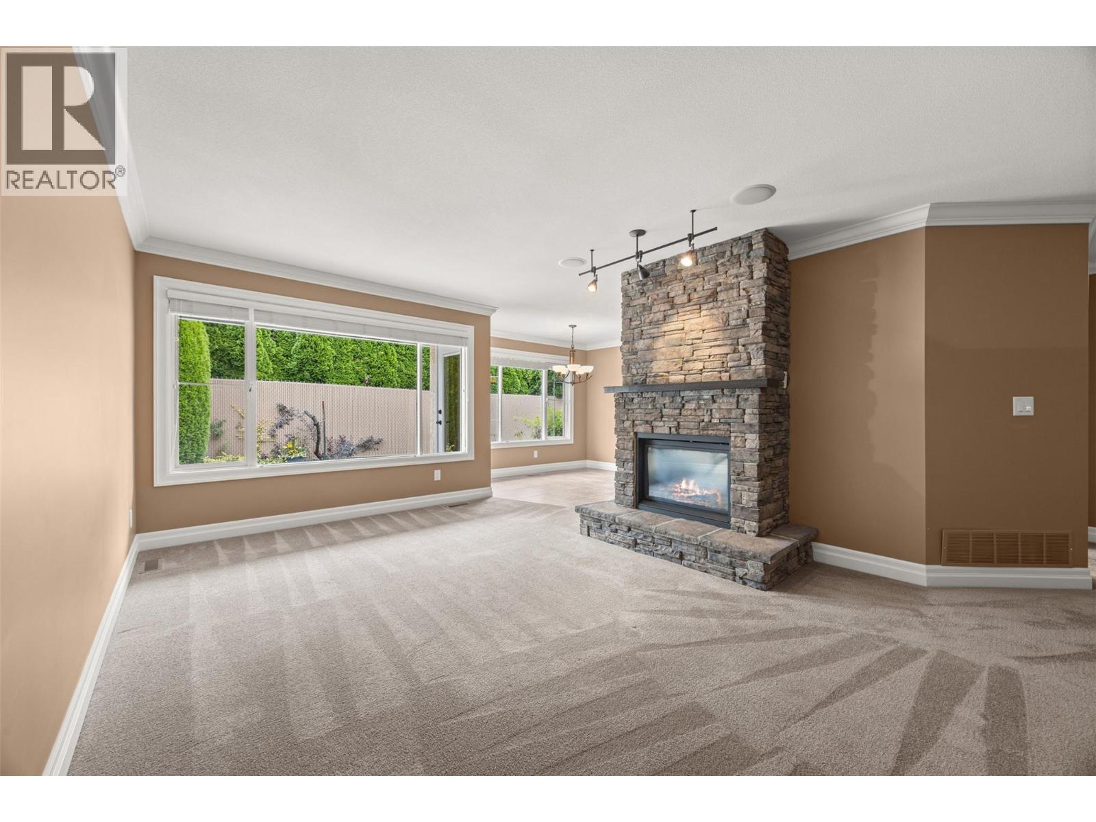 1886 Parkview Crescent Unit# 9