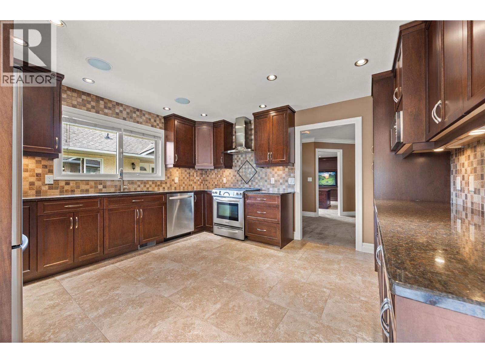 1886 Parkview Crescent Unit# 9