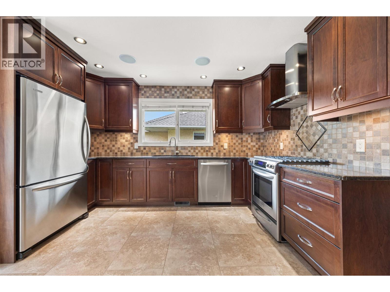 1886 Parkview Crescent Unit# 9
