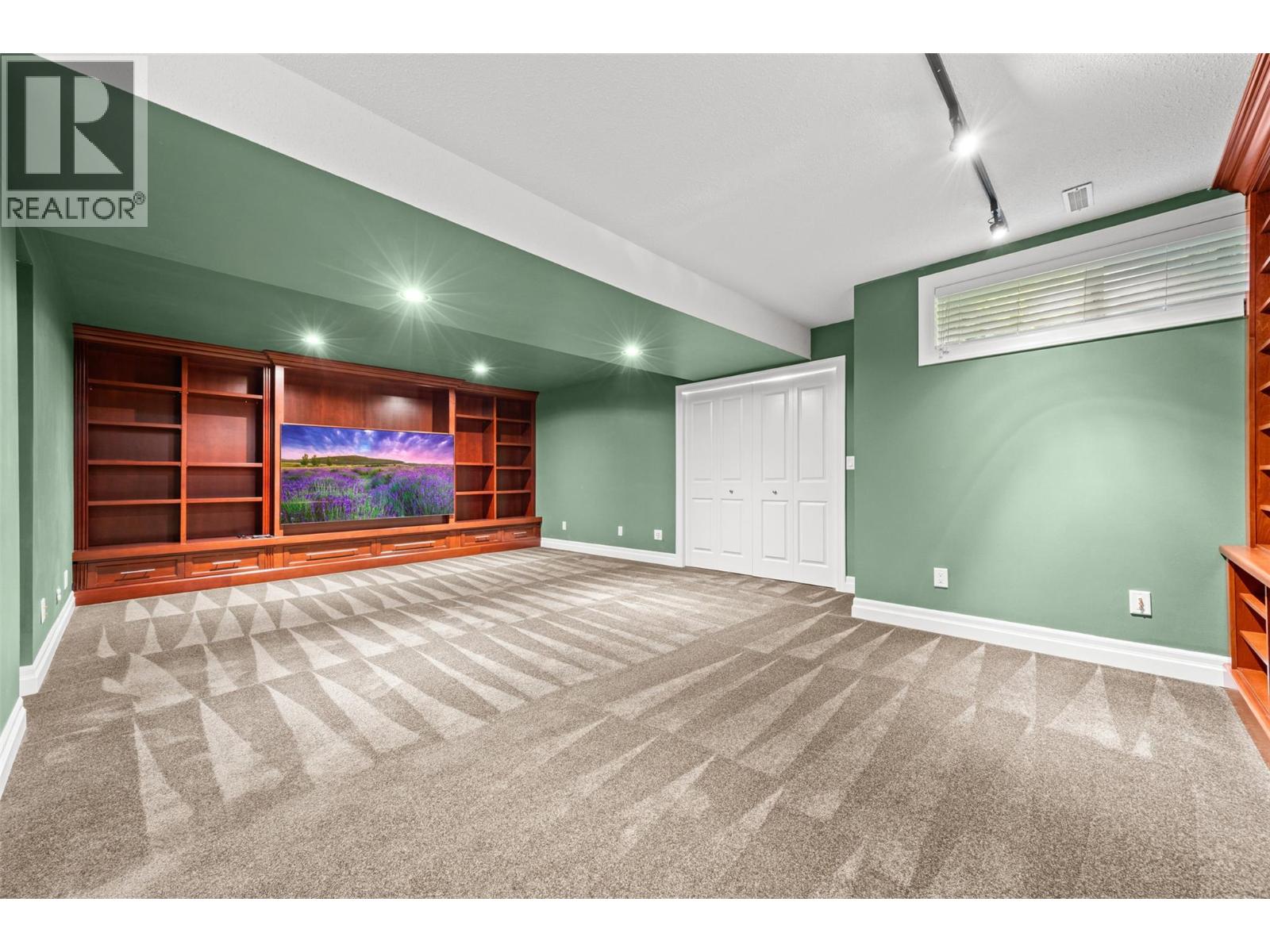 1886 Parkview Crescent Unit# 9