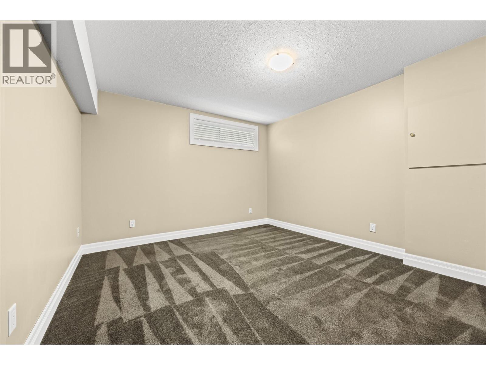 1886 Parkview Crescent Unit# 9