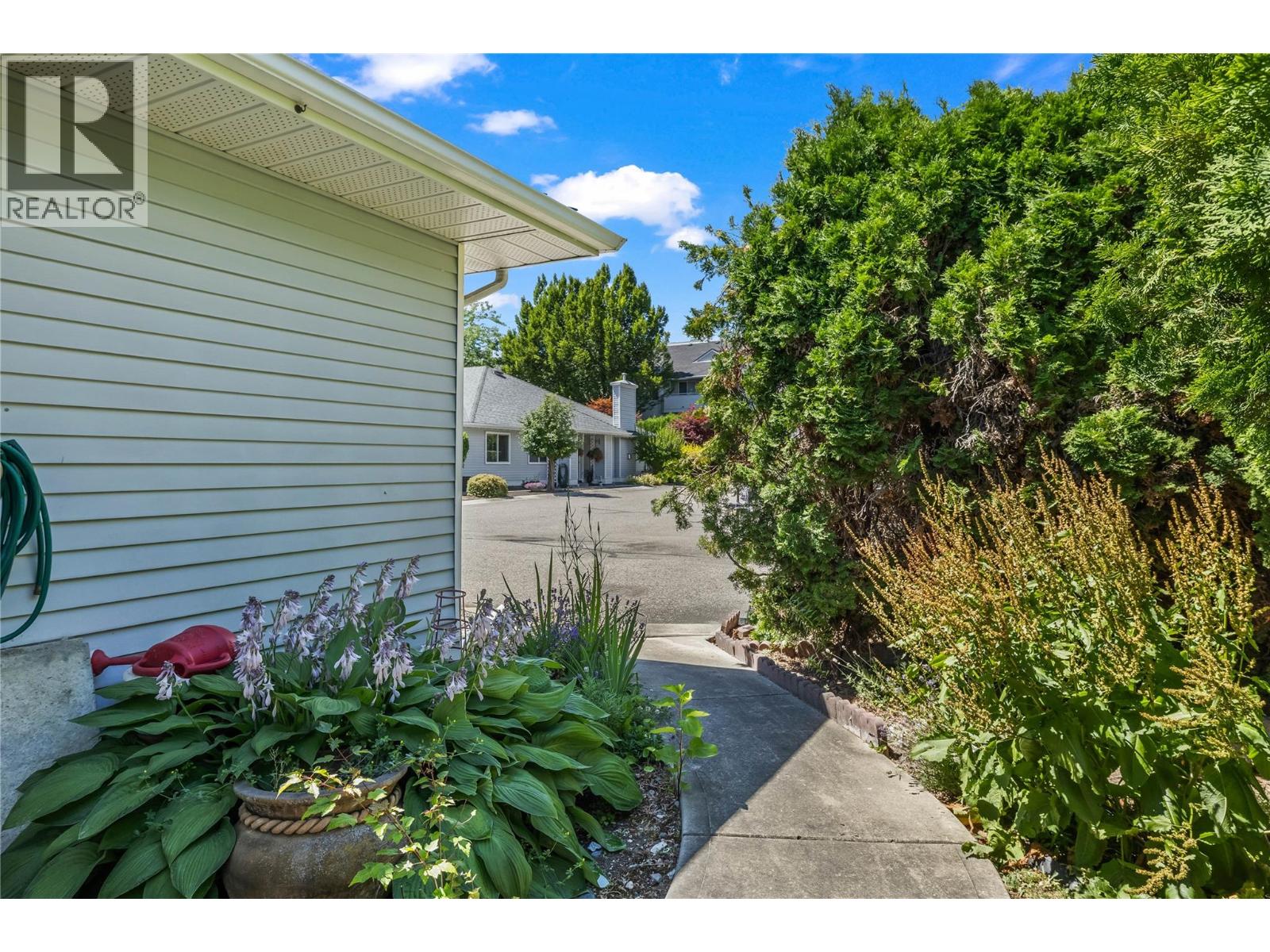 3370 Casorso Road Unit# 15