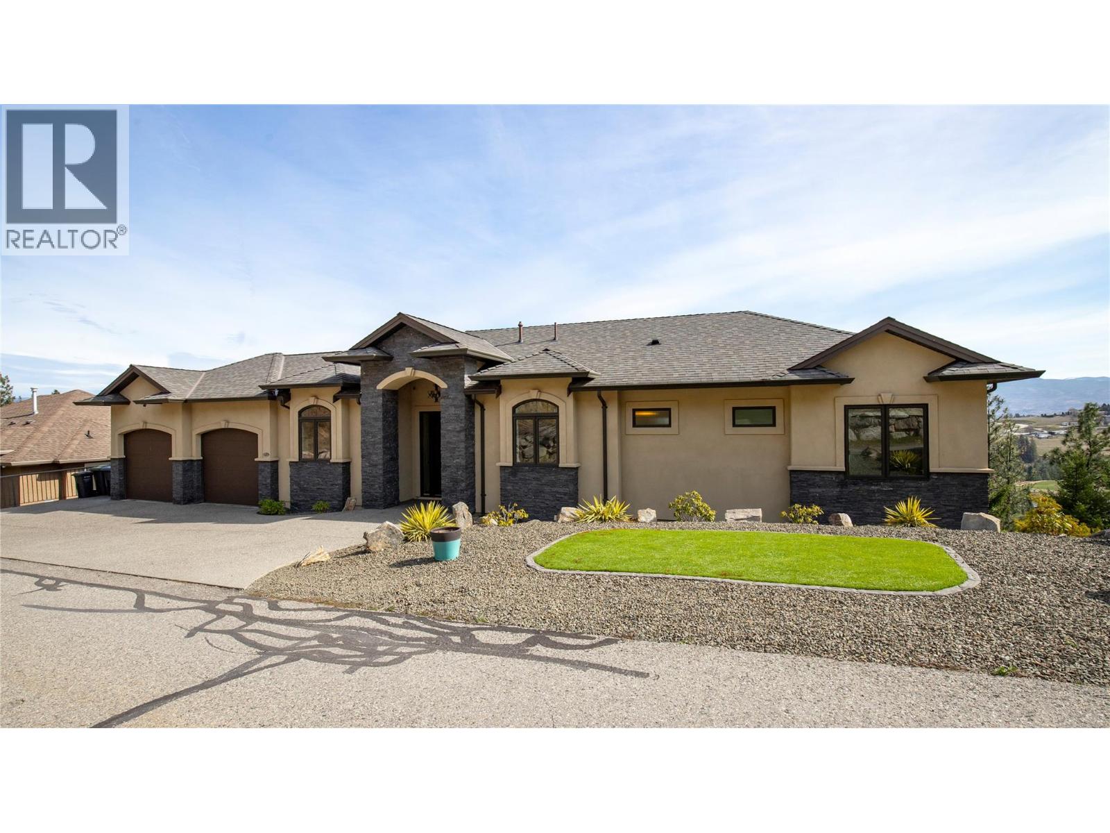 1086 Aurora Heights