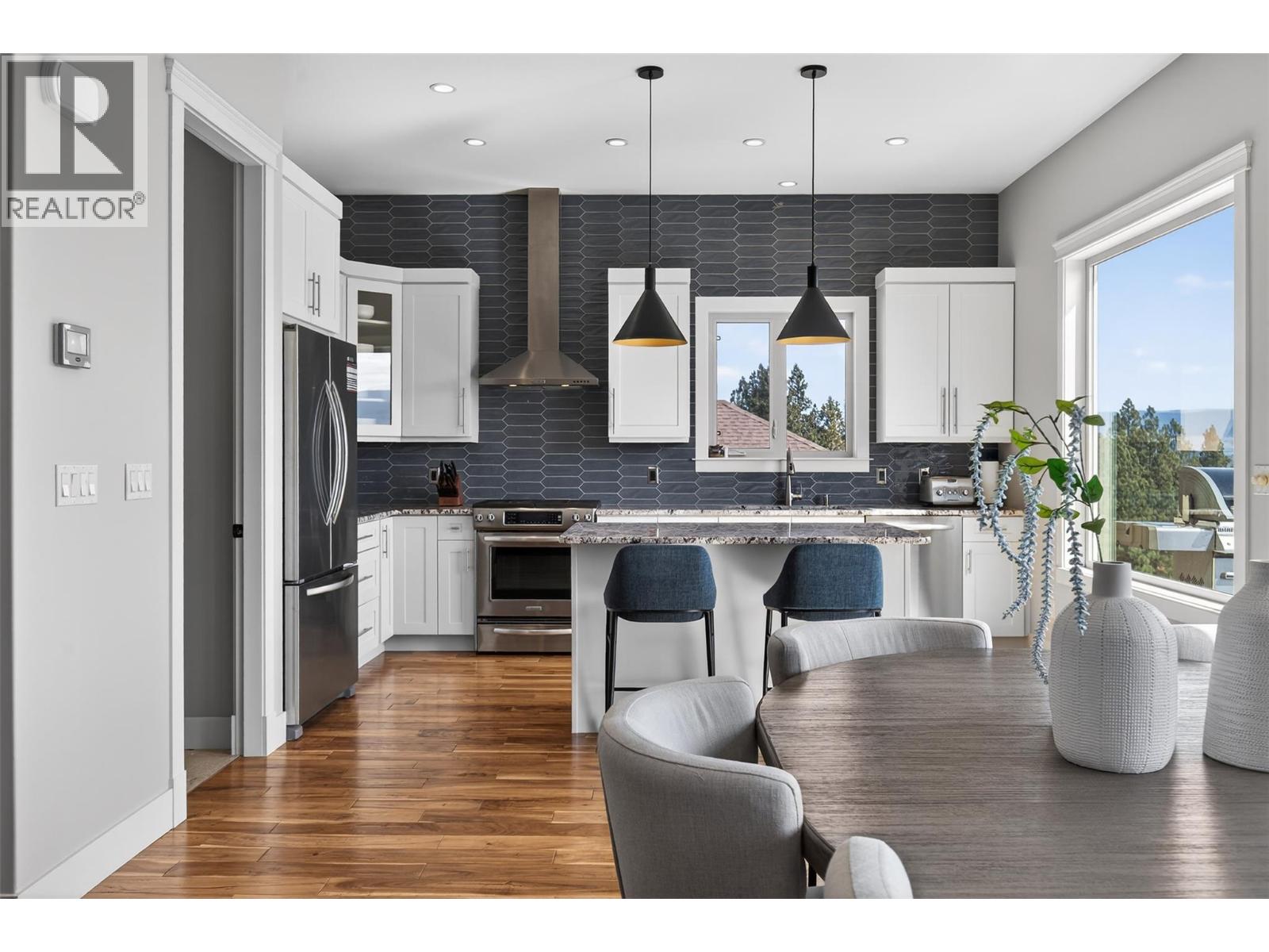 1086 Aurora Heights