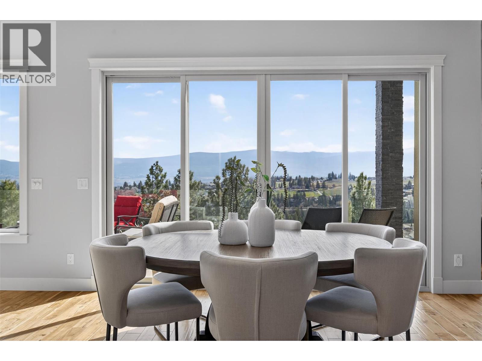 1086 Aurora Heights