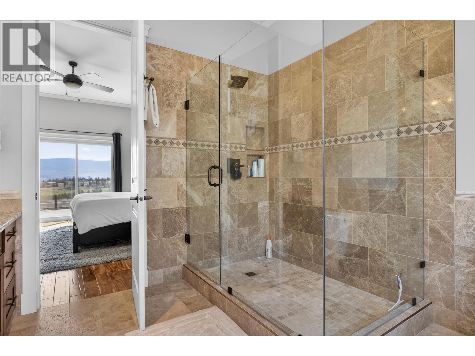 1086 Aurora Heights