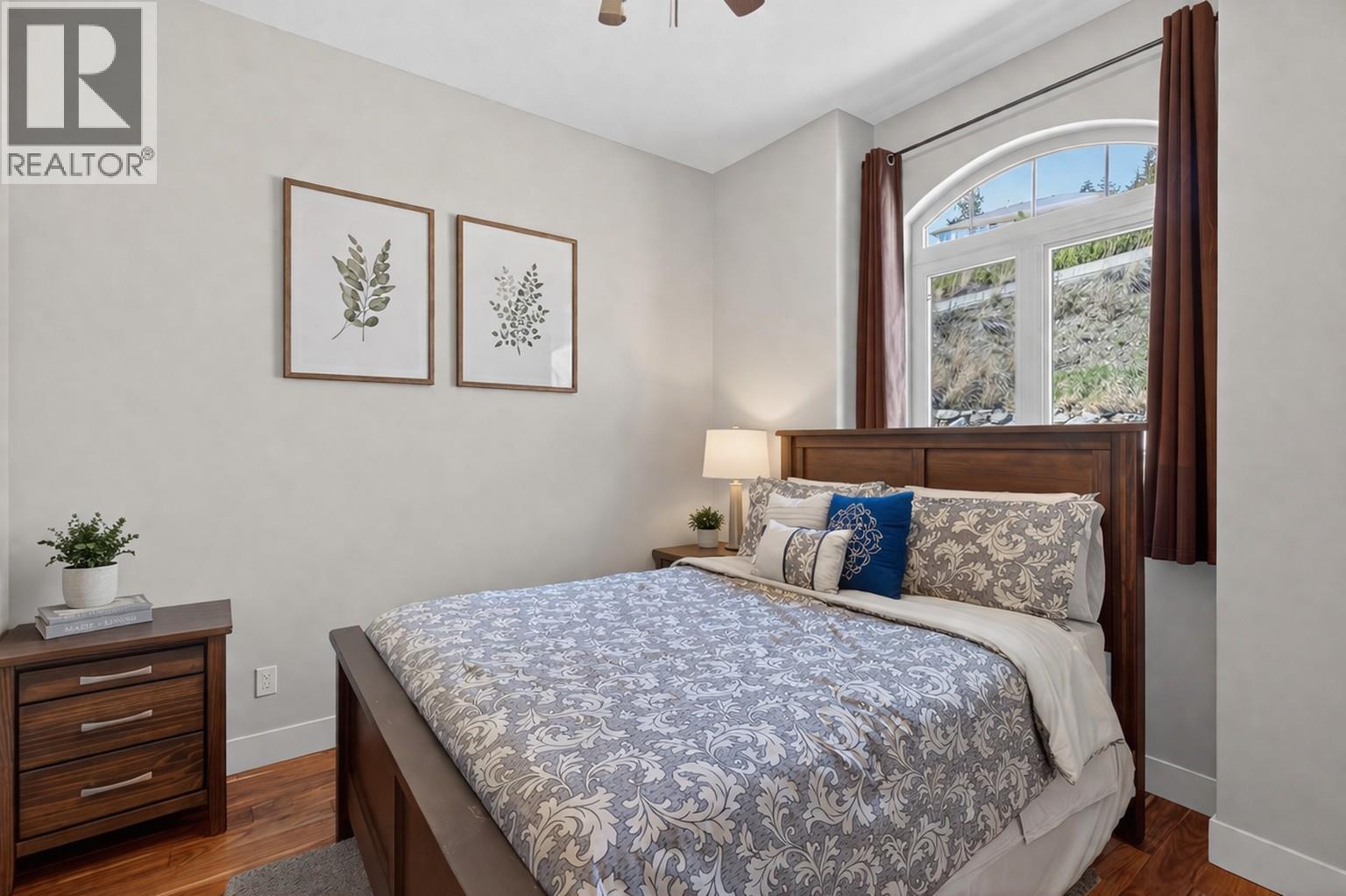 1086 Aurora Heights