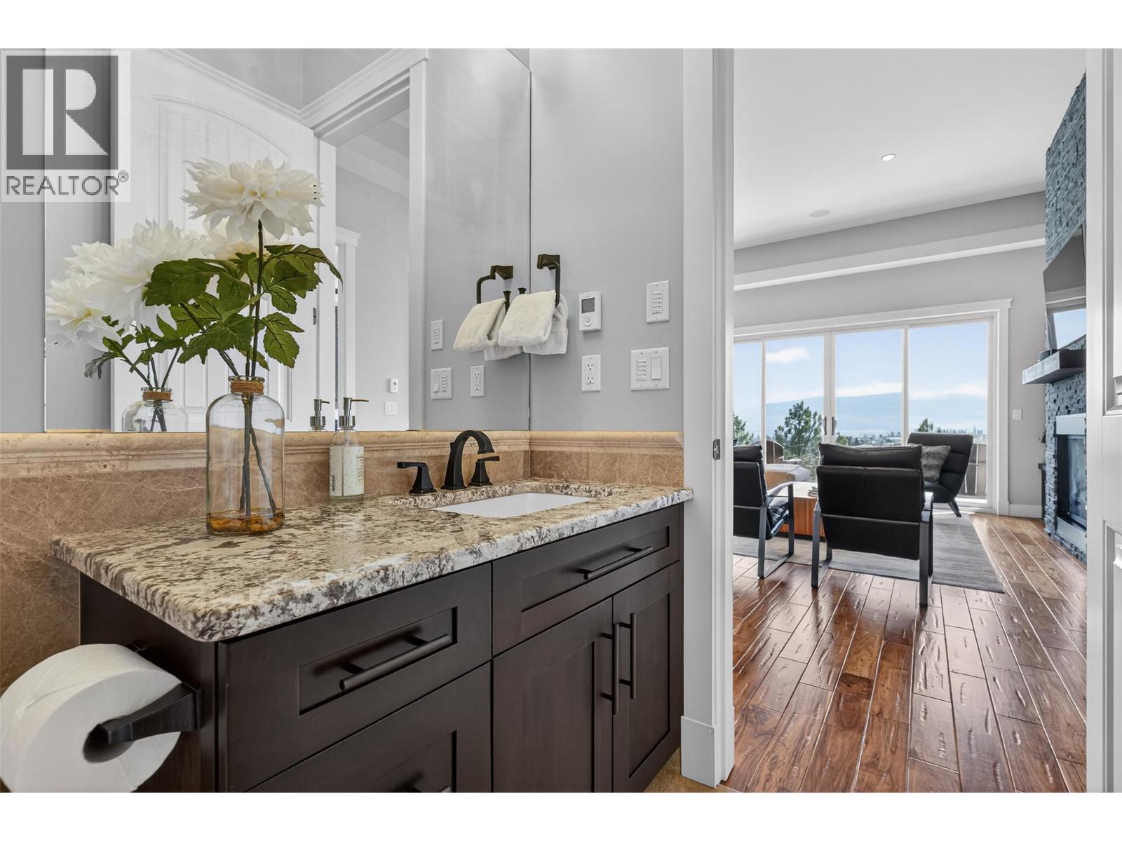 1086 Aurora Heights