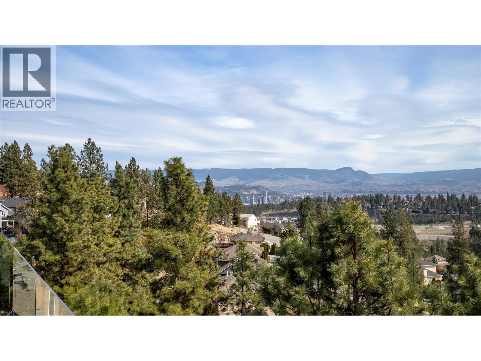 1086 Aurora Heights