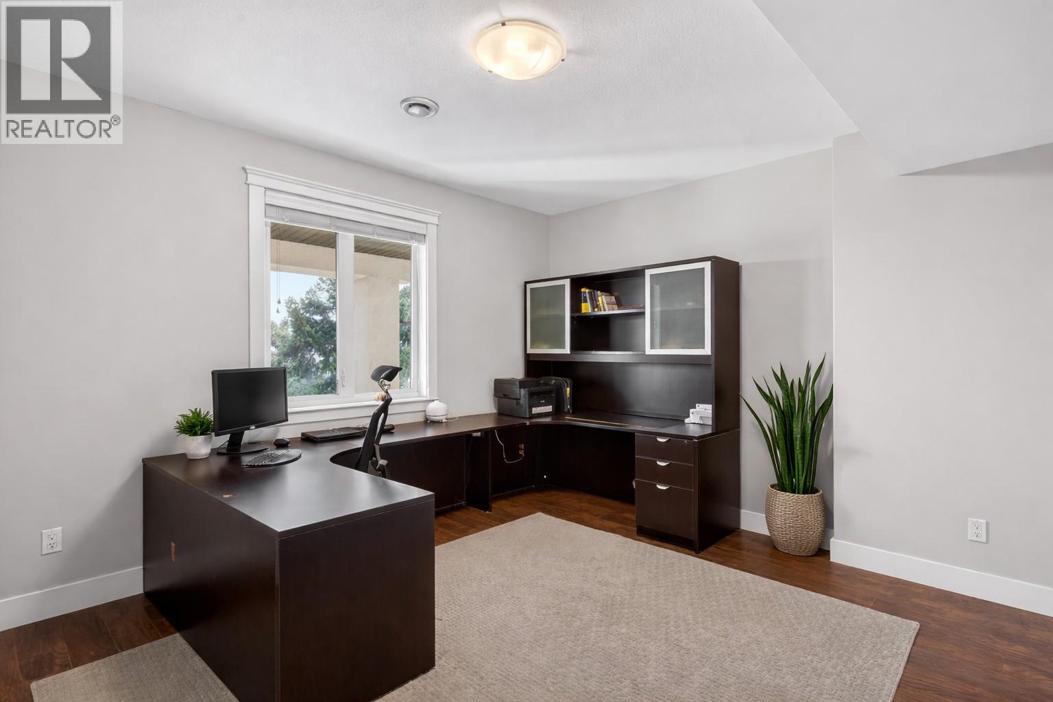 1086 Aurora Heights