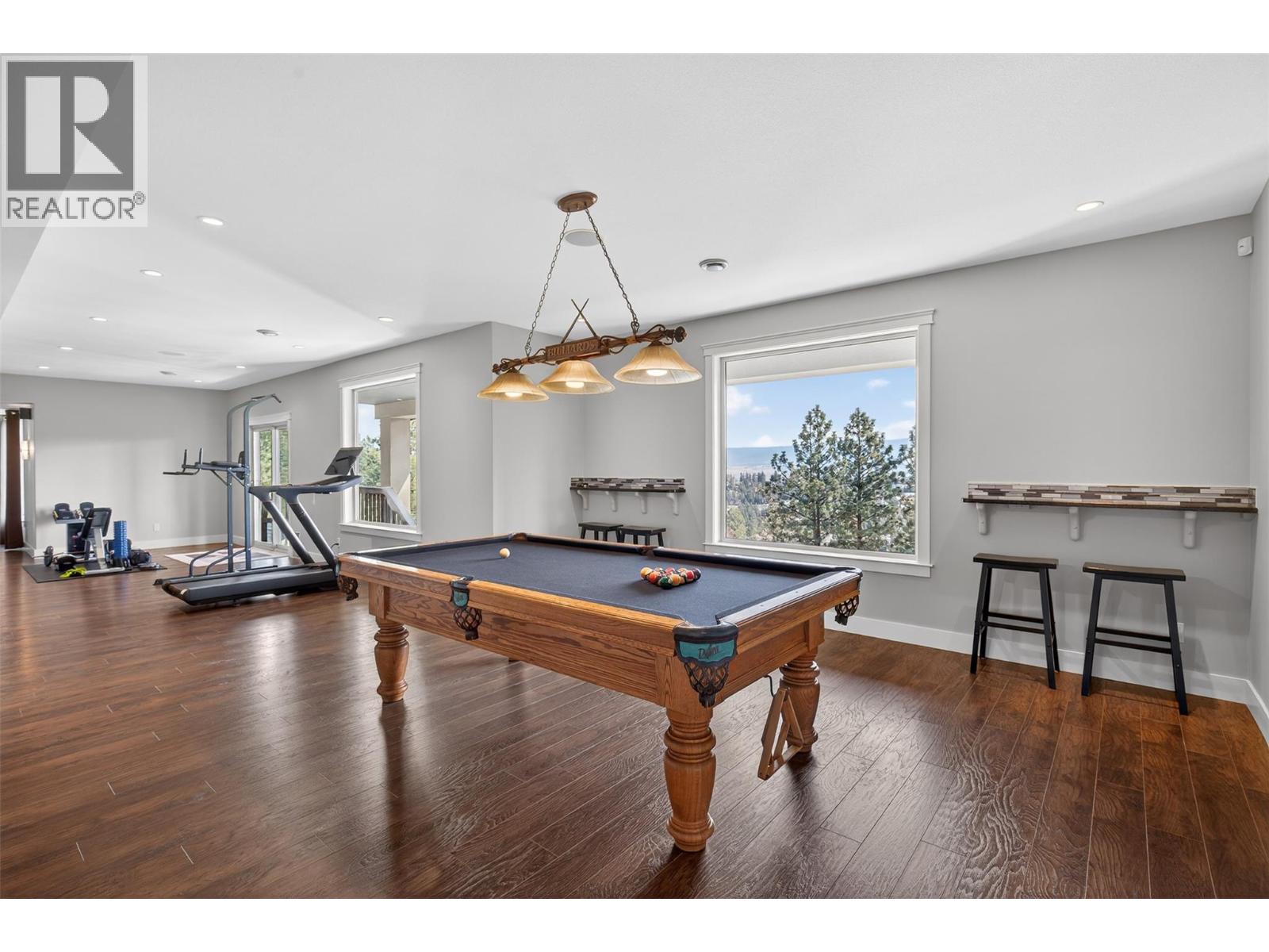 1086 Aurora Heights