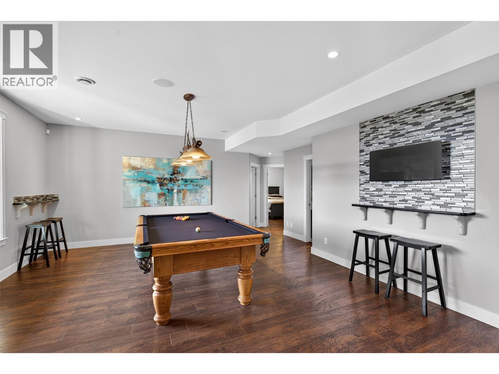 1086 Aurora Heights