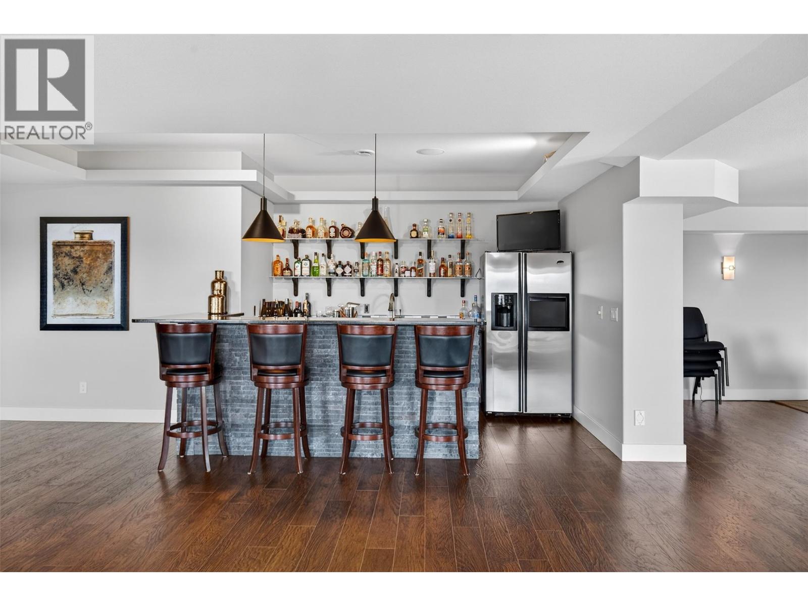 1086 Aurora Heights