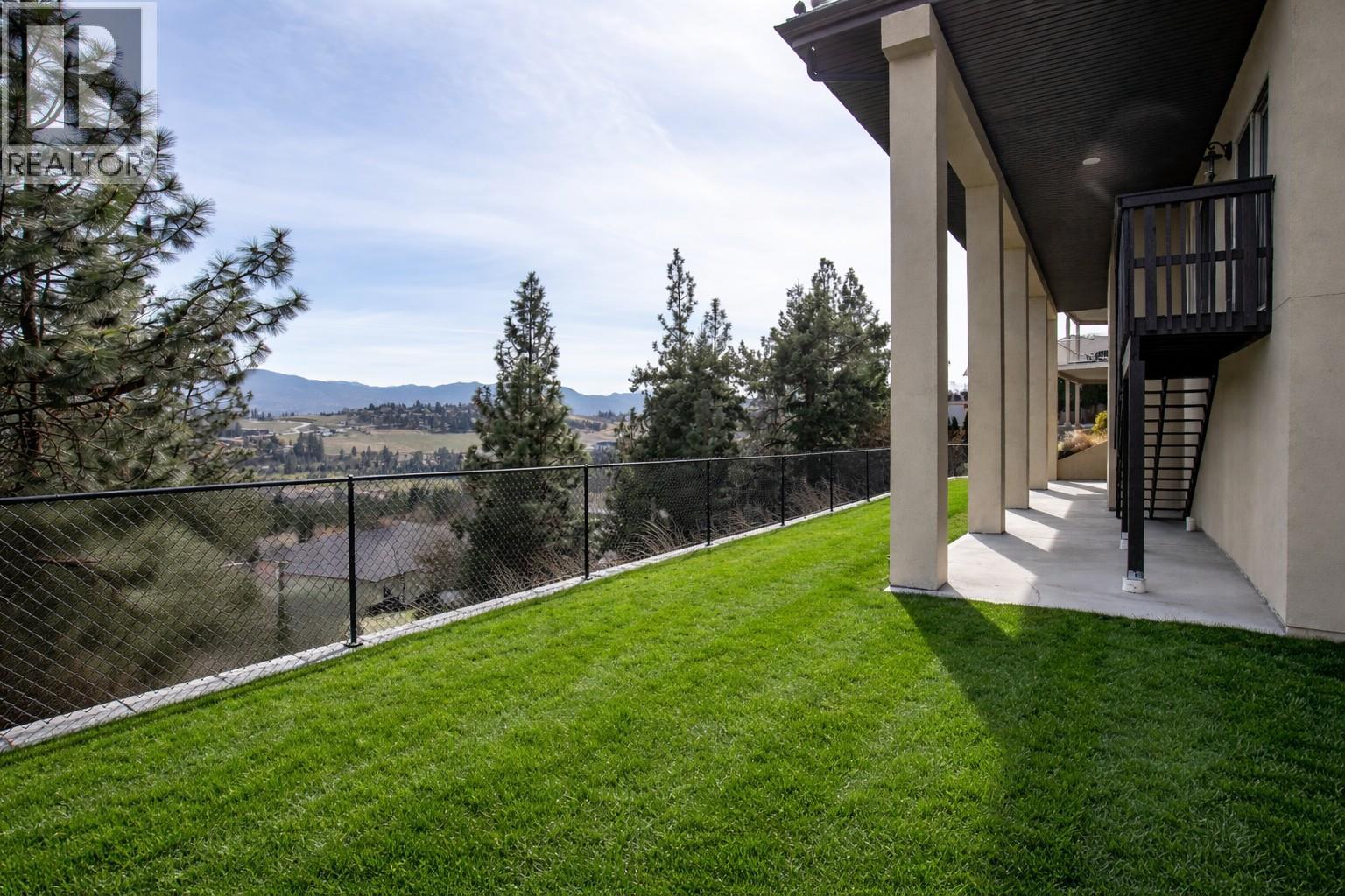1086 Aurora Heights