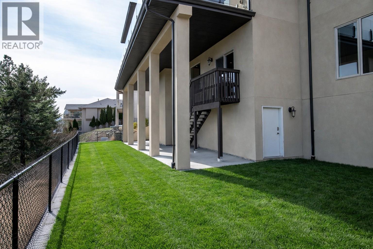 1086 Aurora Heights