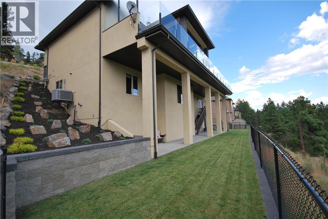 1086 Aurora Heights