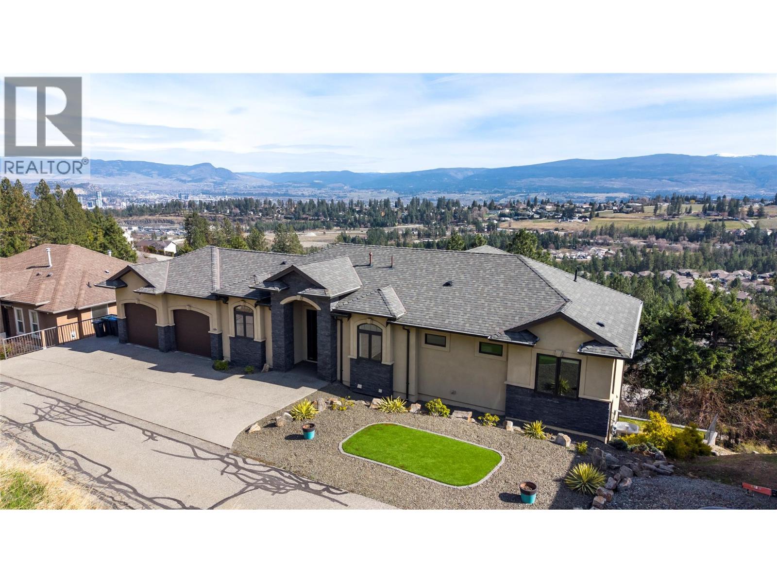 1086 Aurora Heights