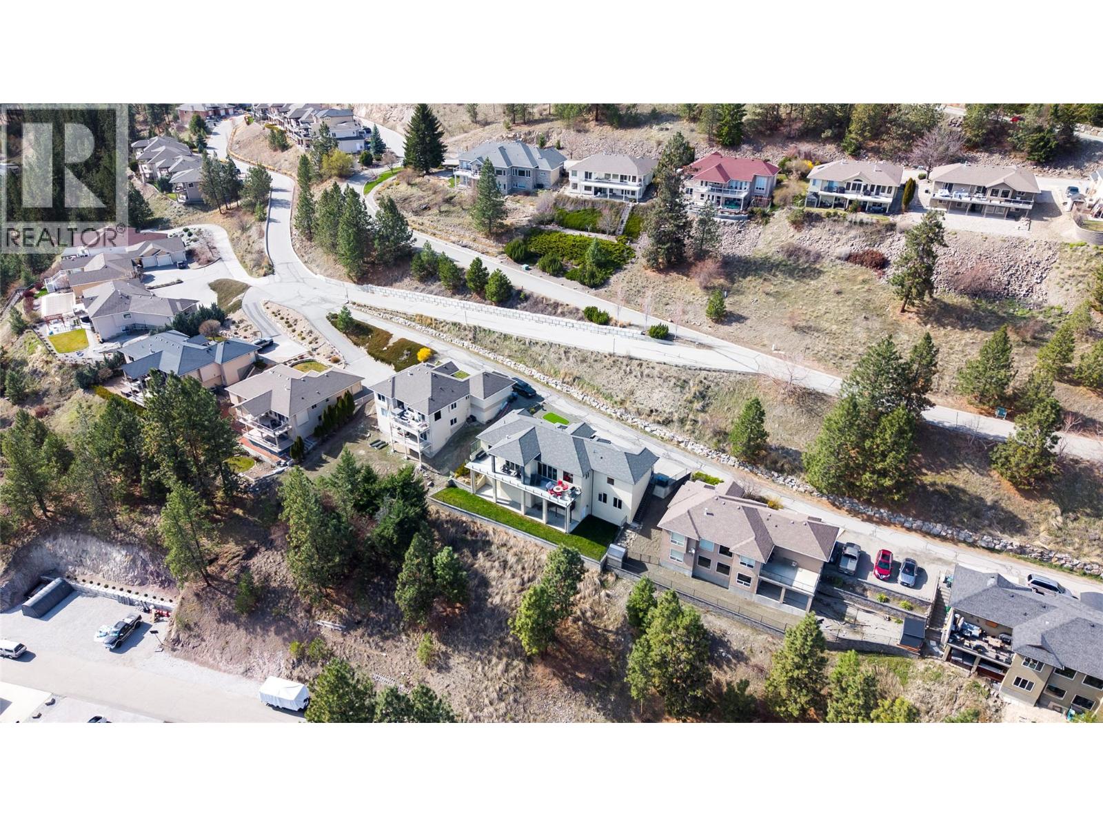 1086 Aurora Heights