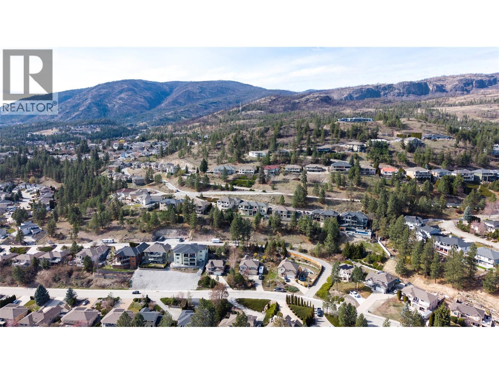 1086 Aurora Heights