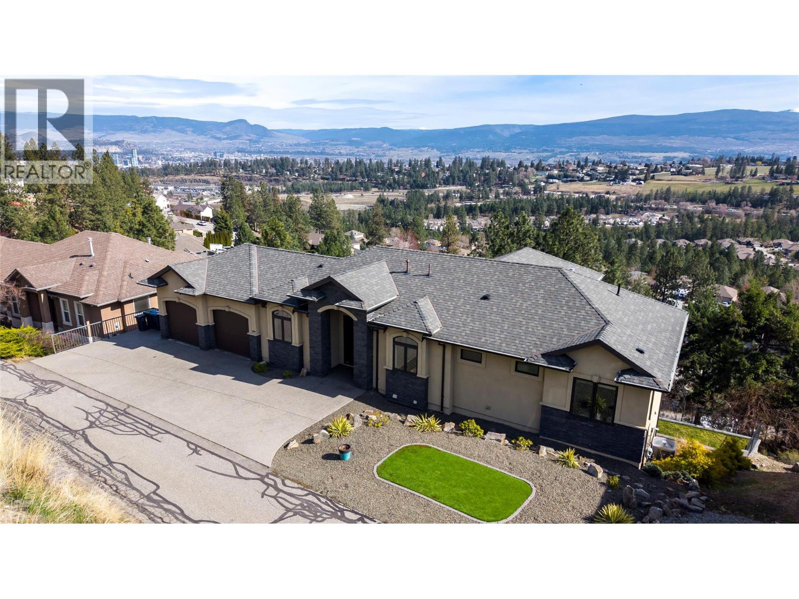 1086 Aurora Heights
