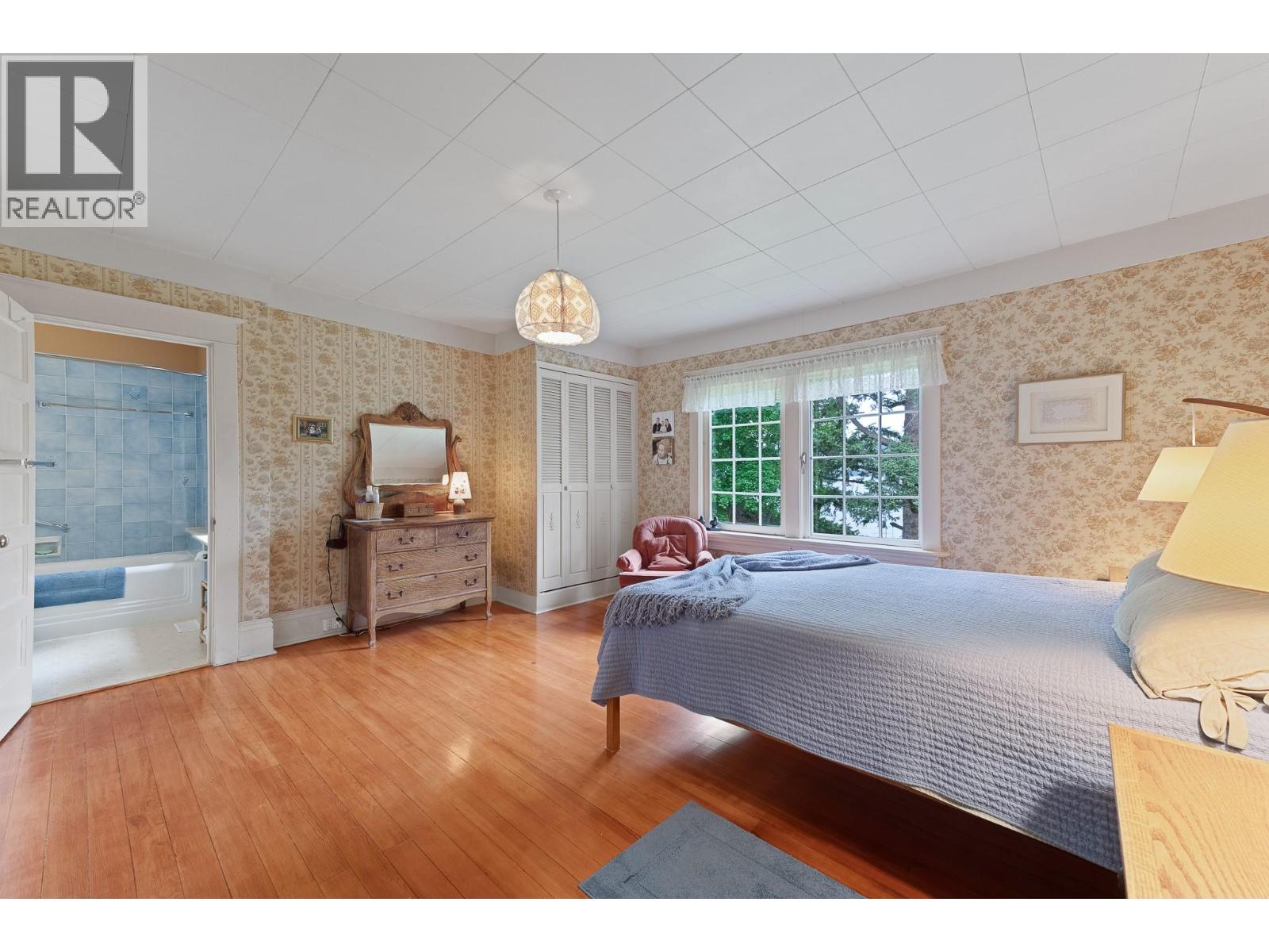 4852-4858 Lakeshore Road