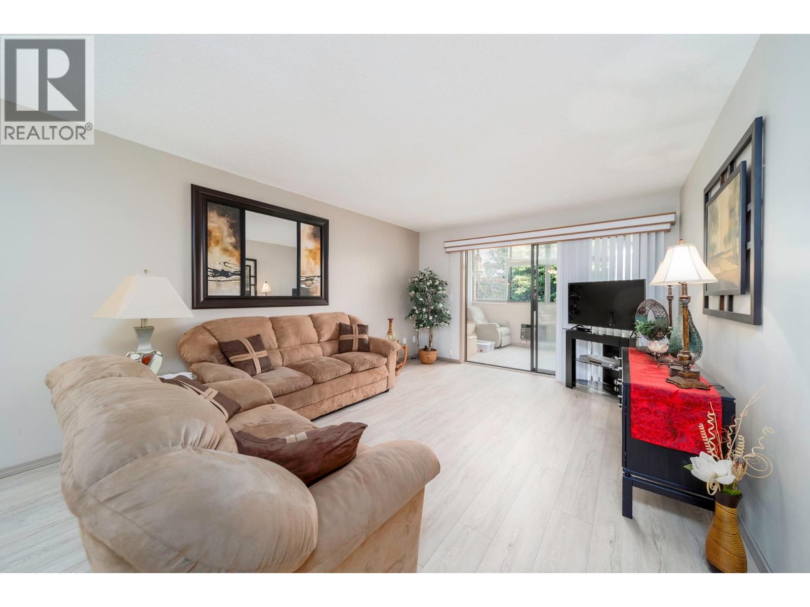 2085 Gordon Drive Unit# 211