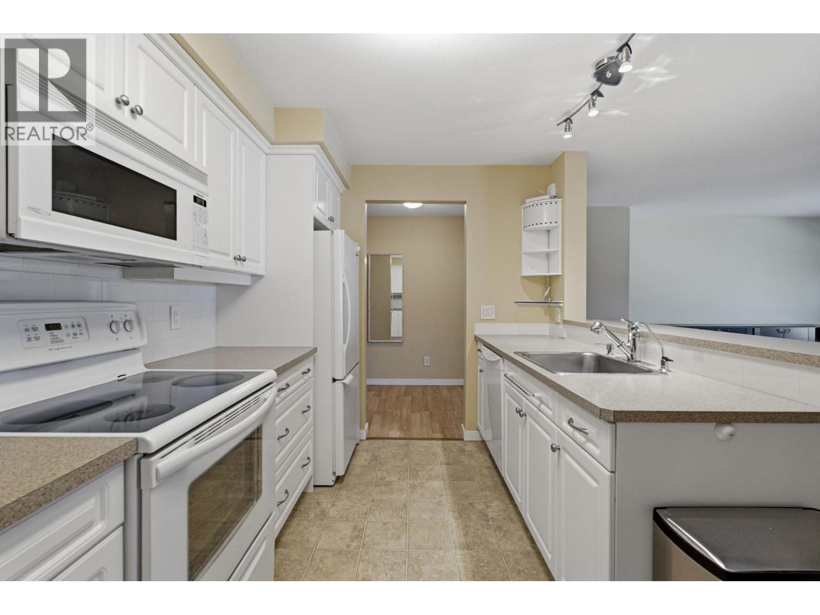 515 Houghton Road Unit# 220
