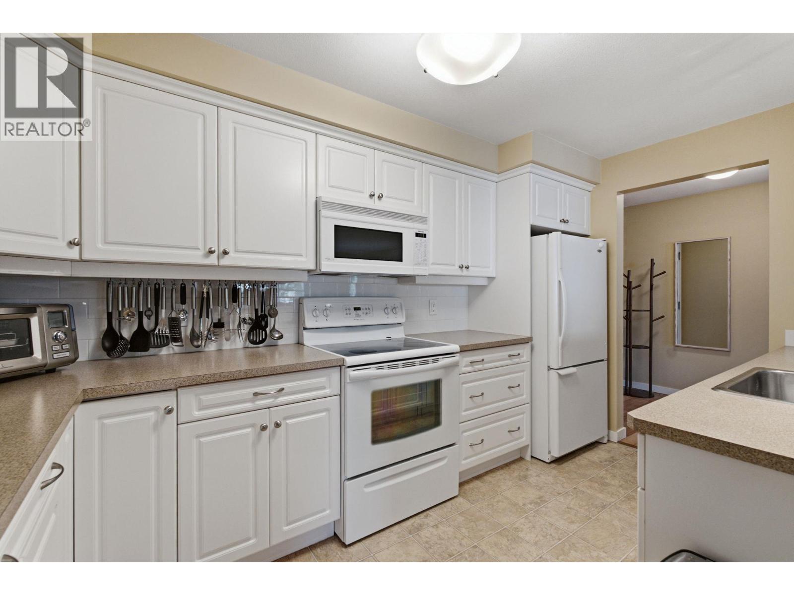 515 Houghton Road Unit# 220