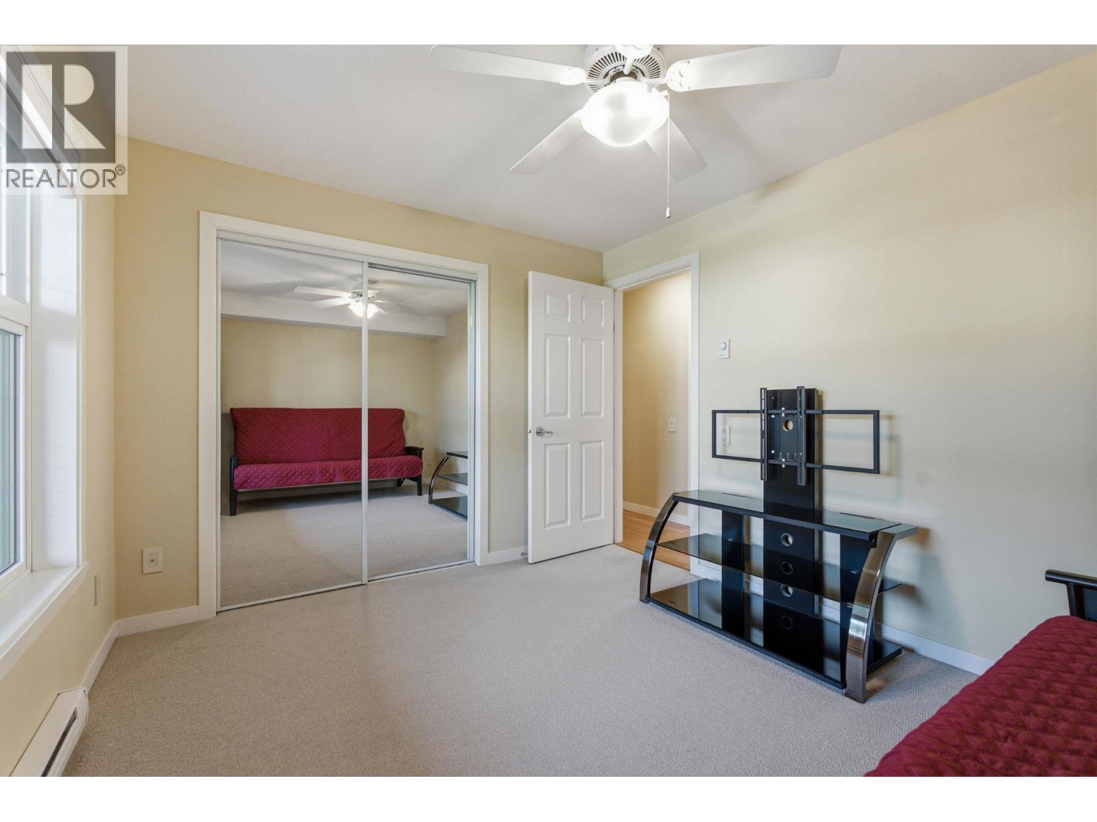 515 Houghton Road Unit# 220