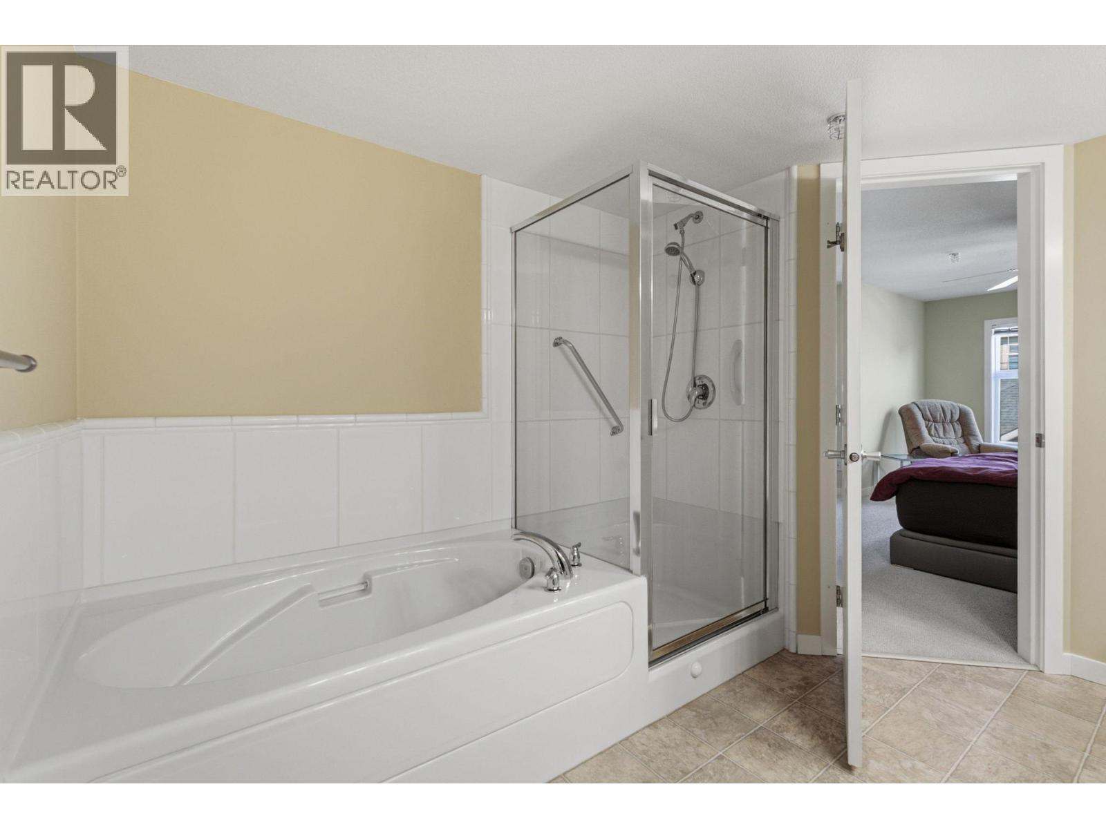 515 Houghton Road Unit# 220
