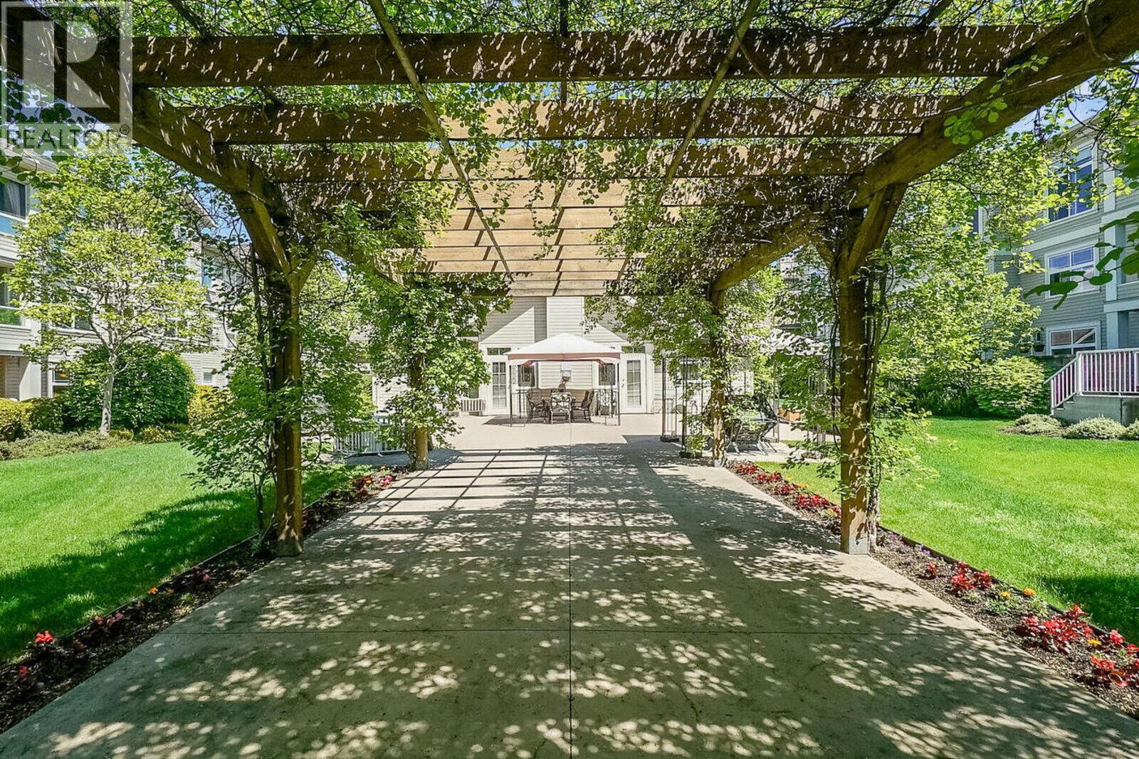 515 Houghton Road Unit# 220